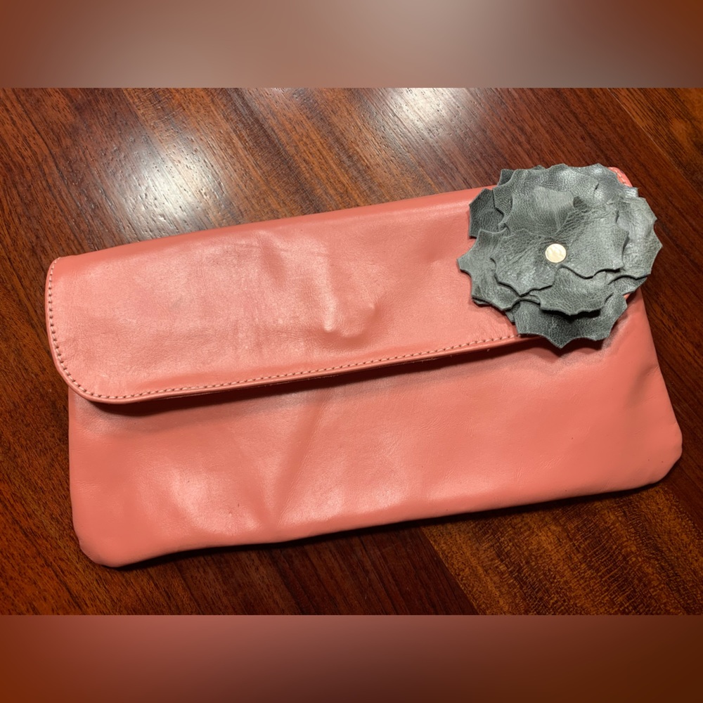 NWOT LoPa Ethiopian Leather Hand-Tooled Clutch